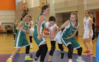 В Гродненском государственном училище олимпийского резерва соревновательную науку постигали юные баскетболистки 10-11 лет