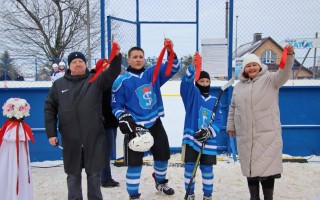 В Щучине торжественно открыли ледовую площадку