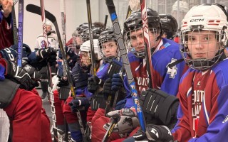 В Островце определили сильнейших юных хоккеистов области на турнире «Золотая шайба»