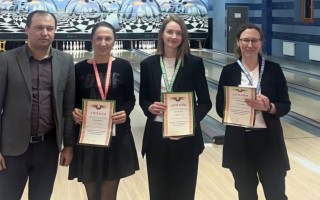 Сотрудницы Гродненского облисполкома сразились в боулинг в честь Года белорусской женщины