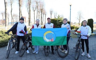 Велопробег в Ошмянах ко Дню единения народов Беларуси и России: память, спорт и традиция, объединившая взрослых и молодежь