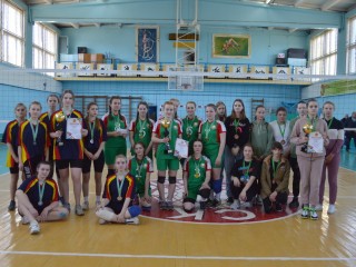 Команда девушек Мостовского района выиграла соревнования Гродненской области «Колосок» по волейболу