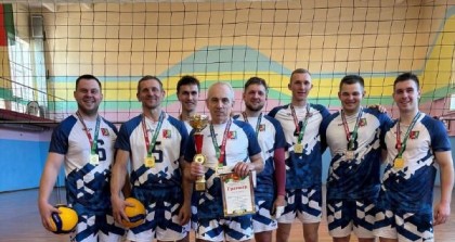 «Золотой колос» Гродненщины: в Мостах прошли соревнования по волейболу среди мужских команд